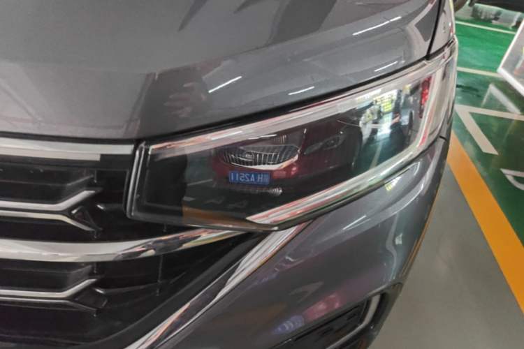 Used Volkswagen Tayron 2024 300TSI Two-Wheel-Drive Luxury Plus Advanced Version Left Front Headlight