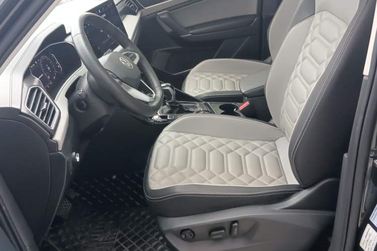 Used Volkswagen Tayron 2024 330TSI Two-Wheel Drive Luxury Plus Advanced Version Left Front Seat