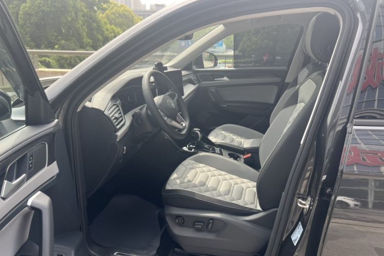 Used Volkswagen Tayron 2024 330TSI Two-Wheel Drive Luxury Plus Advanced Version Left Front Seat
