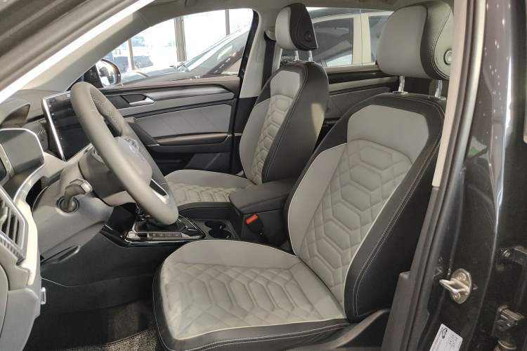 Used Volkswagen Tayron 2024 330TSI Two-Wheel Drive Luxury Plus Advanced Version Left Front Seat