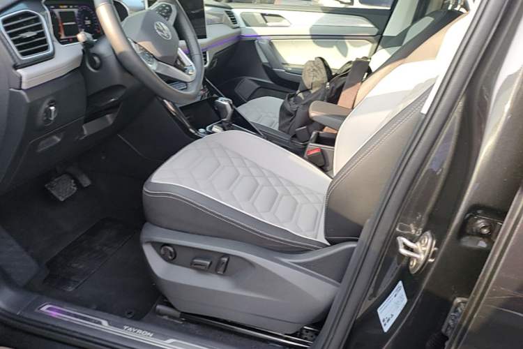Used Volkswagen Tayron 2024 330TSI Two-Wheel Drive Luxury Plus Advanced Version Left Front Seat