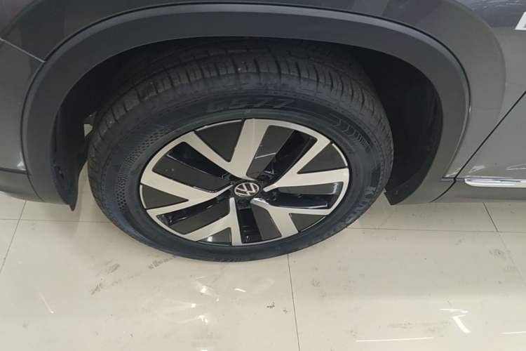 Used Volkswagen Tayron 2024 300TSI Two-Wheel-Drive Luxury Plus Advanced Version Left Front Wheel Hub