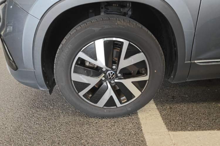 Used Volkswagen Tayron 2024 300TSI Two-Wheel-Drive Luxury Plus Advanced Version Left Front Wheel Hub