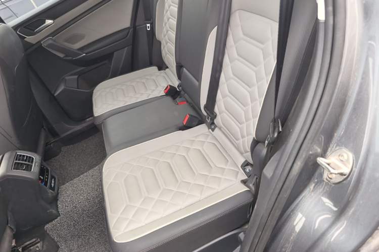 Used Volkswagen Tayron 2024 300TSI Two-Wheel-Drive Luxury Plus Advanced Version Left Rear Seat
