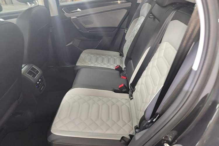 Used Volkswagen Tayron 2024 300TSI Two-Wheel-Drive Luxury Plus Advanced Version Left Rear Seat