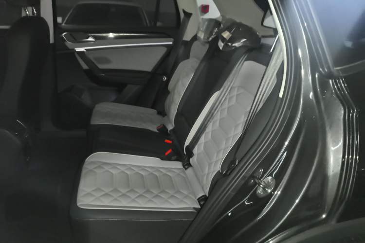 Used Volkswagen Tayron 2024 330TSI Two-Wheel Drive Luxury Plus Advanced Version Left Rear Seat