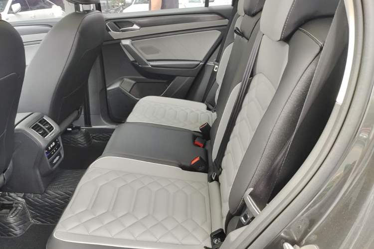 Used Volkswagen Tayron 2024 330TSI Two-Wheel Drive Luxury Plus Advanced Version Left Rear Seat