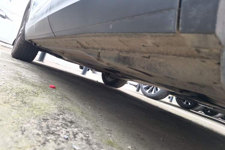 Used Volkswagen Tayron 2024 300TSI Two-Wheel-Drive Luxury Plus Advanced Version Left Side Sill