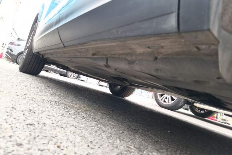 Used Volkswagen Tayron 2024 300TSI Two-Wheel-Drive Luxury Plus Advanced Version Left Side Sill