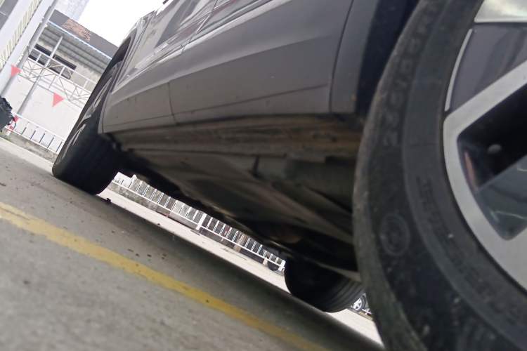 Used Volkswagen Tayron 2024 330TSI Two-Wheel Drive Luxury Plus Advanced Version Left Side Sill