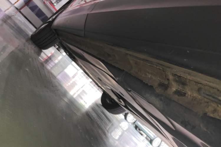 Used Volkswagen Tayron 2024 300TSI Two-Wheel-Drive Luxury Plus Advanced Version Left Side Sill