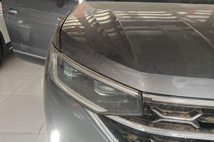 Used Volkswagen Tayron 2024 300TSI Two-Wheel-Drive Luxury Plus Advanced Version Right Front Headlight