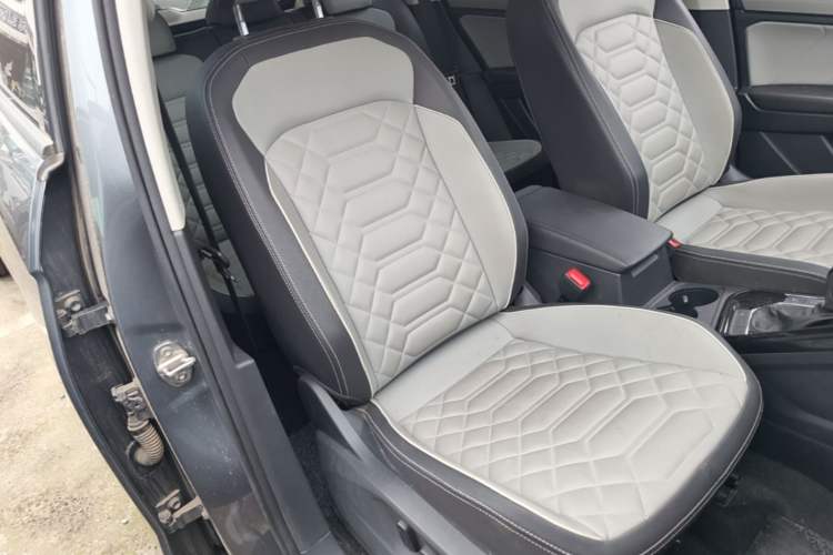 Used Volkswagen Tayron 2024 300TSI Two-Wheel-Drive Luxury Plus Advanced Version Right Front Seat