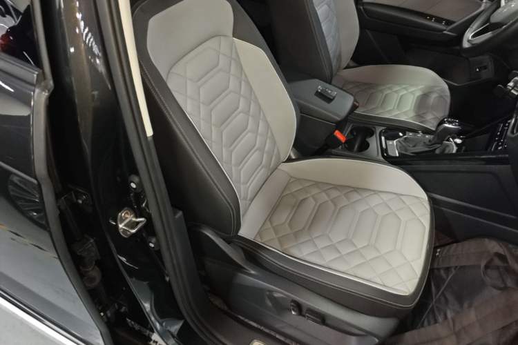 Used Volkswagen Tayron 2024 330TSI Two-Wheel Drive R-Line High-Energy Version Right Front Seat