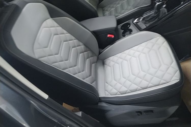 Used Volkswagen Tayron 2024 300TSI Two-Wheel-Drive Luxury Plus Advanced Version Right Front Seat