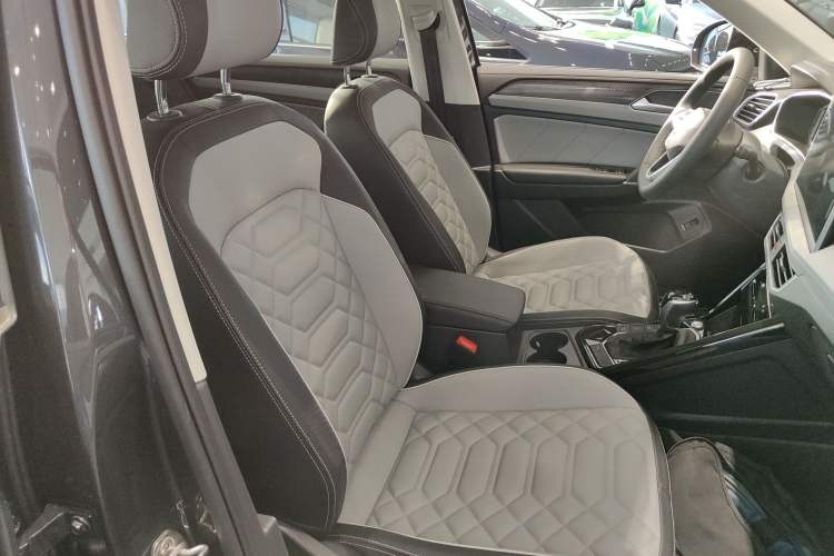 Used Volkswagen Tayron 2024 330TSI Two-Wheel Drive Luxury Plus Advanced Version Right Front Seat