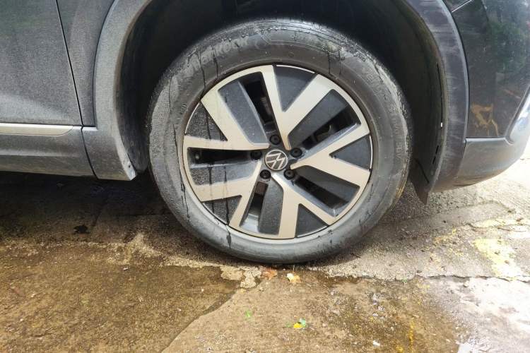 Used Volkswagen Tayron 2024 300TSI Two-Wheel-Drive Luxury Plus Advanced Version Right Front Wheel Hub