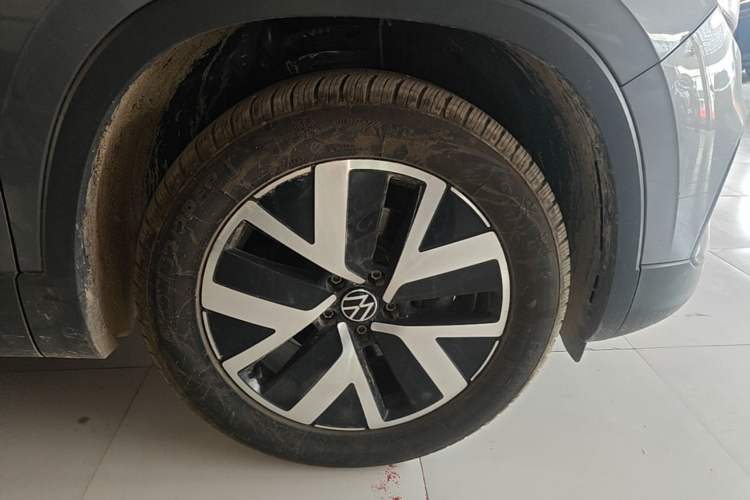 Used Volkswagen Tayron 2024 300TSI Two-Wheel-Drive Luxury Plus Advanced Version Right Front Wheel Hub