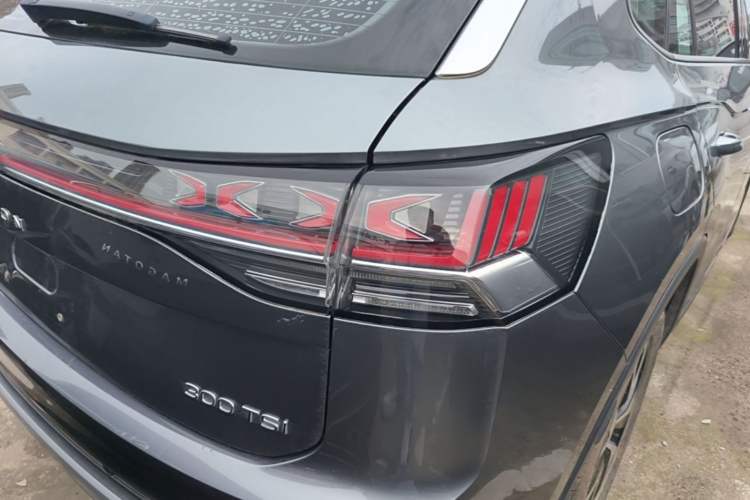 Used Volkswagen Tayron 2024 300TSI Two-Wheel-Drive Luxury Plus Advanced Version Right Rear Taillight