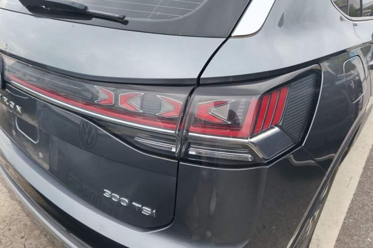 Used Volkswagen Tayron 2024 300TSI Two-Wheel-Drive Luxury Plus Advanced Version Right Rear Taillight