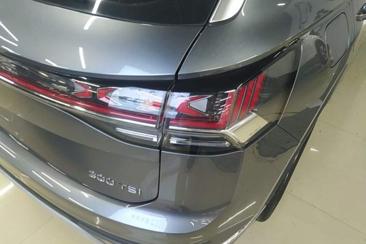 Used Volkswagen Tayron 2024 300TSI Two-Wheel-Drive Luxury Plus Advanced Version Right Rear Taillight