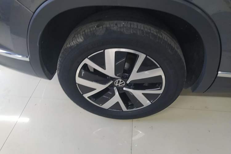 Used Volkswagen Tayron 2024 300TSI Two-Wheel-Drive Luxury Plus Advanced Version Right Rear Wheel Hub