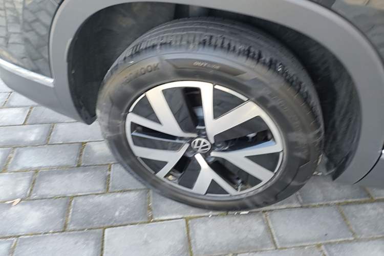 Used Volkswagen Tayron 2024 330TSI Two-Wheel Drive Luxury Plus Advanced Version Right Rear Wheel Hub