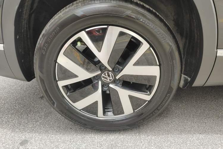 Used Volkswagen Tayron 2024 330TSI Two-Wheel Drive Luxury Plus Advanced Version Right Rear Wheel Hub