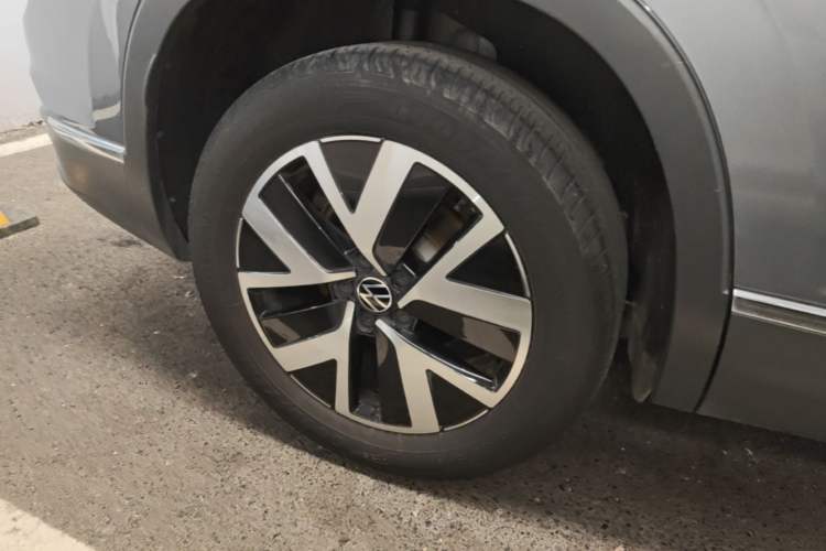 Used Volkswagen Tayron 2024 300TSI Two-Wheel-Drive Luxury Plus Advanced Version Right Rear Wheel Hub