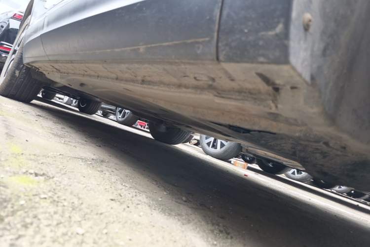 Used Volkswagen Tayron 2024 300TSI Two-Wheel-Drive Luxury Plus Advanced Version Right Side Sill