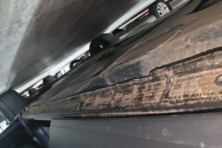 Used Volkswagen Tayron 2024 300TSI Two-Wheel-Drive Luxury Plus Advanced Version Right Side Sill