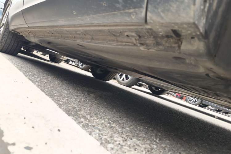 Used Volkswagen Tayron 2024 300TSI Two-Wheel-Drive Luxury Plus Advanced Version Right Side Sill