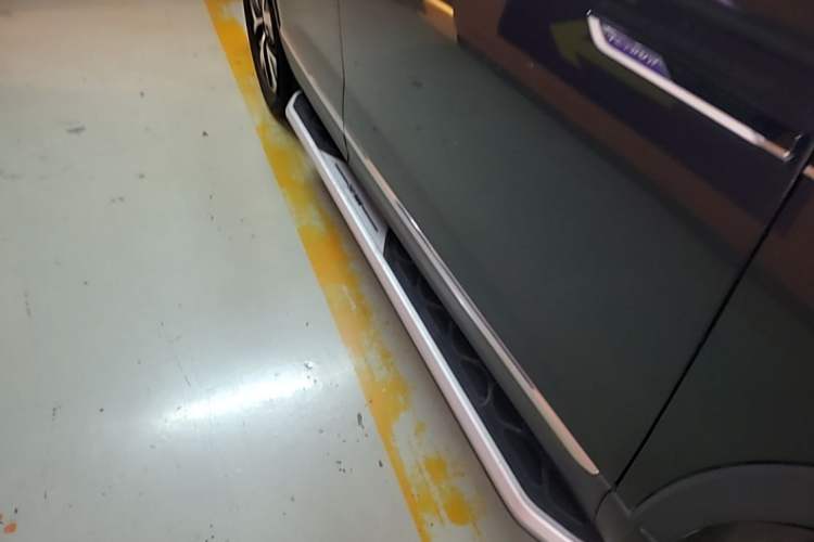 Used Volkswagen Tayron 2024 330TSI Two-Wheel Drive Luxury Plus Advanced Version Right Side Sill