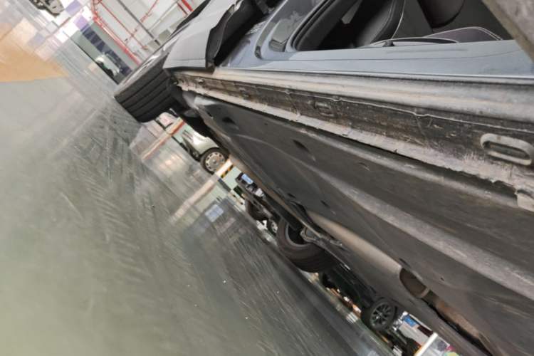 Used Volkswagen Tayron 2024 300TSI Two-Wheel-Drive Luxury Plus Advanced Version Right Side Sill