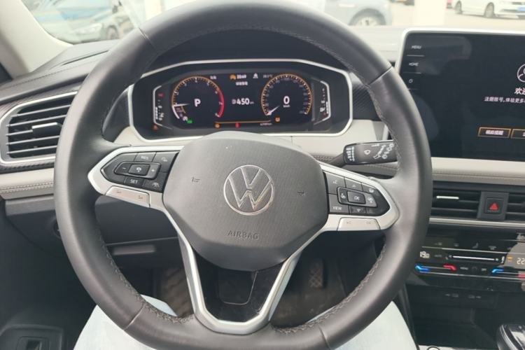 Used Volkswagen Tayron 2024 300TSI Two-Wheel-Drive Luxury Plus Advanced Version Steering Wheel