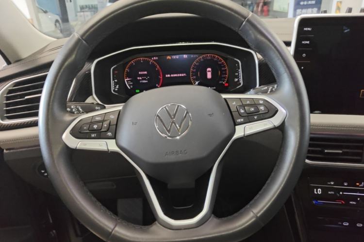 Used Volkswagen Tayron 2024 300TSI Two-Wheel-Drive Luxury Plus Advanced Version Steering Wheel