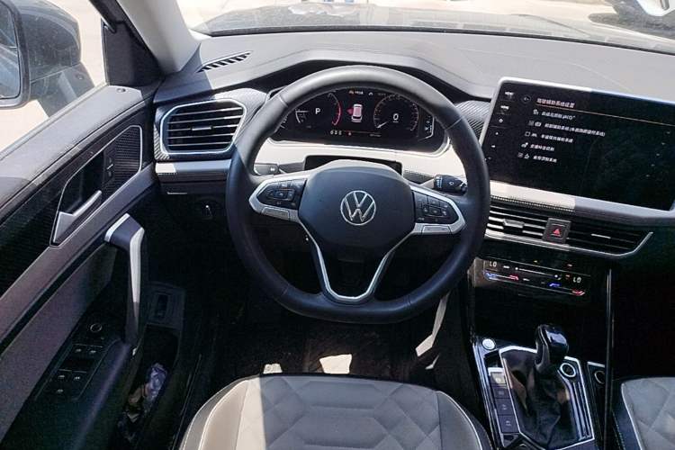 Used Volkswagen Tayron 2024 300TSI Two-Wheel-Drive Luxury Plus Advanced Version Steering Wheel