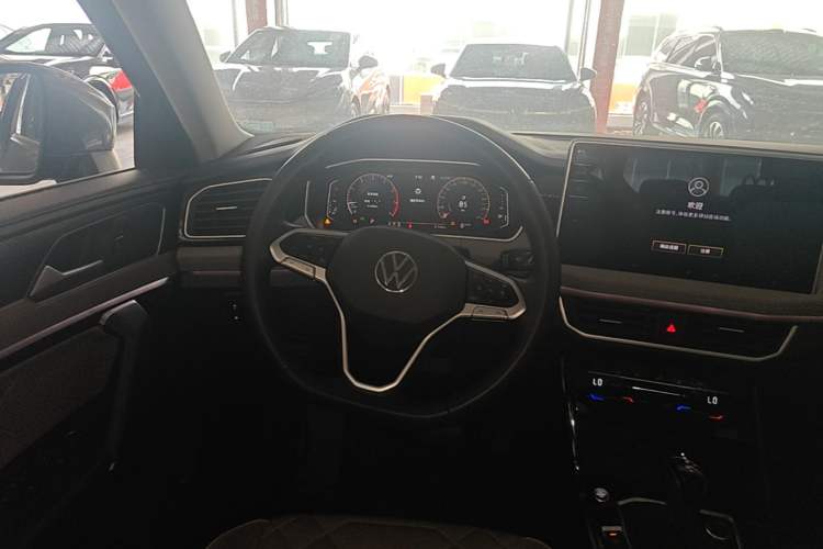 Used Volkswagen Tayron 2024 300TSI Two-Wheel-Drive Luxury Plus Advanced Version Steering Wheel