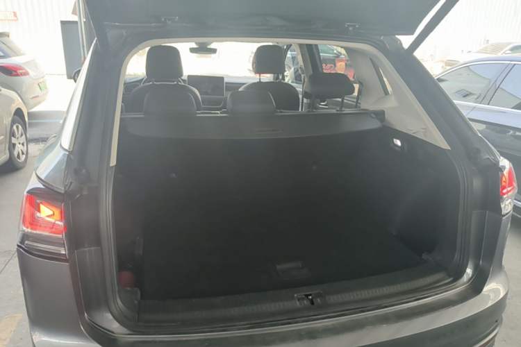 Used Volkswagen Tayron 2024 300TSI Two-Wheel-Drive Luxury Plus Advanced Version Trunk