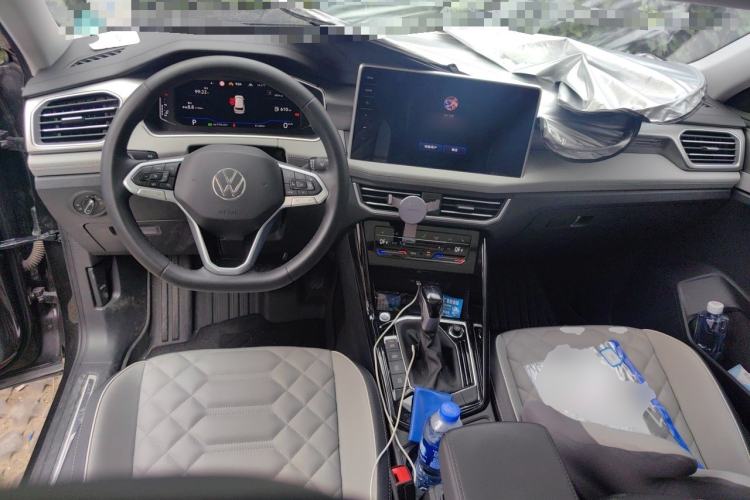 Used Volkswagen Tayron 2024 330TSI Two-Wheel Drive R-Line High-Energy Version Center Console
