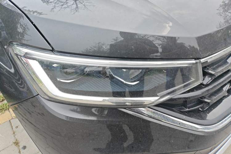 Used Volkswagen Tayron 2024 300TSI Two-Wheel-Drive Luxury Plus Advanced Version Right Front Headlight