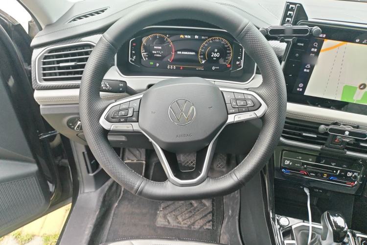 Used Volkswagen Tayron 2024 300TSI Two-Wheel-Drive Luxury Plus Advanced Version Steering Wheel
