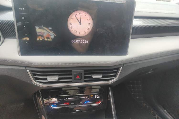 Used Volkswagen Tayron 2024 300TSI Two-Wheel-Drive Luxury Plus Advanced Version Audio And AC Panel