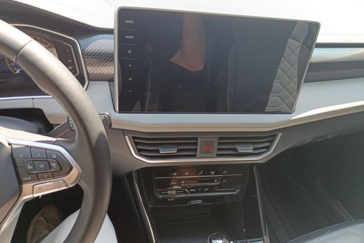 Used Volkswagen Tayron 2024 330TSI Two-Wheel Drive Luxury Plus Advanced Version Audio And AC Panel