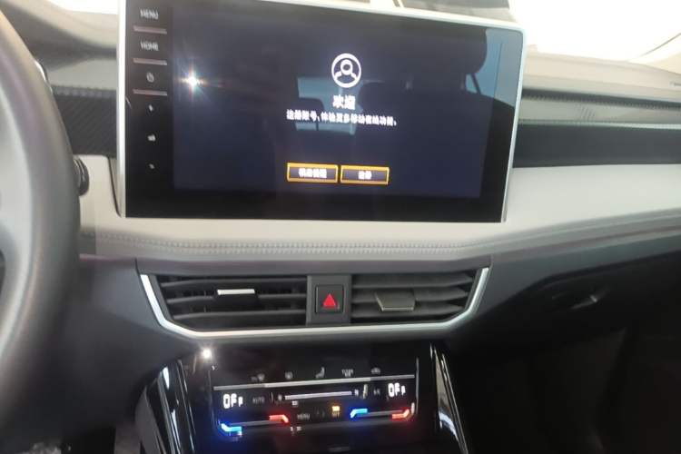 Used Volkswagen Tayron 2024 300TSI Two-Wheel-Drive Luxury Plus Advanced Version Audio And AC Panel
