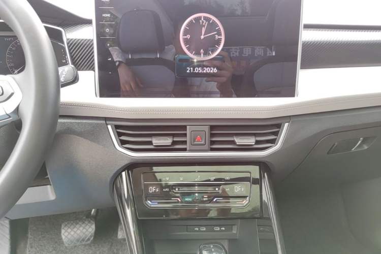 Used Volkswagen Tayron 2024 300TSI Two-Wheel-Drive Luxury Plus Advanced Version Audio And AC Panel