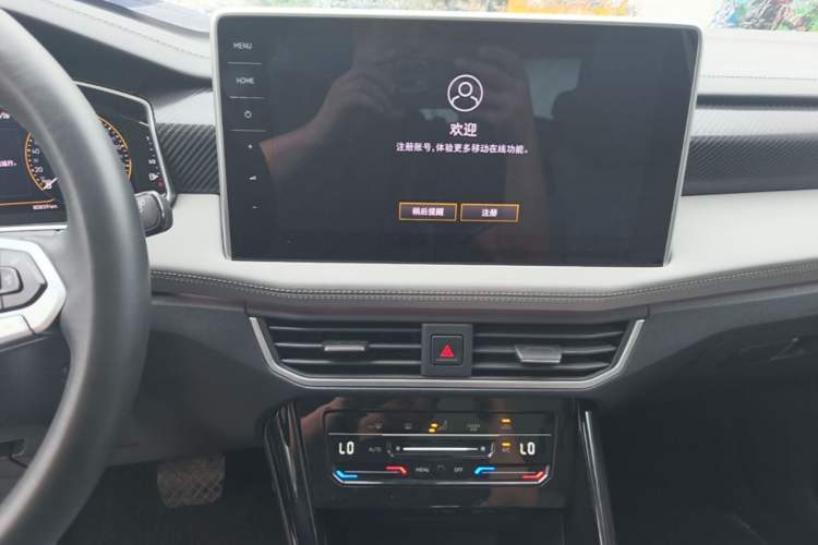 Used Volkswagen Tayron 2024 300TSI Two-Wheel-Drive Luxury Plus Advanced Version Audio And AC Panel