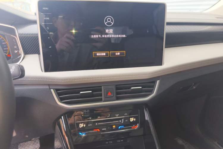 Used Volkswagen Tayron 2024 300TSI Two-Wheel-Drive Luxury Plus Advanced Version Audio And AC Panel