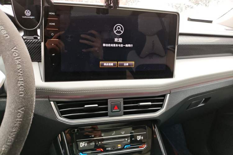 Used Volkswagen Tayron 2024 300TSI Two-Wheel-Drive Luxury Plus Advanced Version Audio And AC Panel