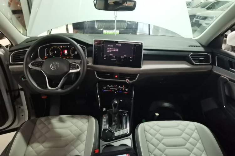 Used Volkswagen Tayron 2024 300TSI Two-Wheel-Drive Luxury Plus Advanced Version Center Console